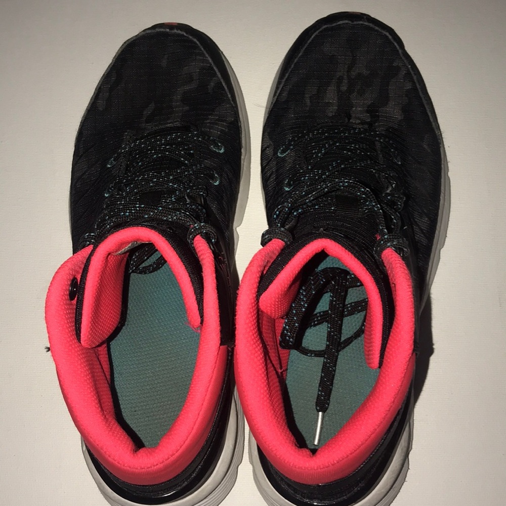 Under Armour Shoes - Picture 4 of 8